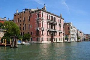 Palazzo Fontana Rezzonico Палаццо в Венеции - достопримечательности Венеции, путеводитель по Венеции. Самые красивые венецианские палаццо - фото, история, описания. Что посмотреть в Венеции, Венеция, Венеция Италия, путеводитель по Венеции скачать бесплатно