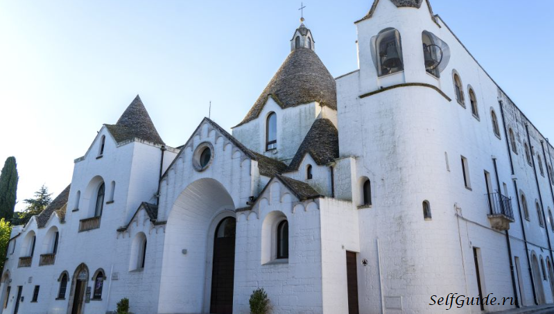 Альберобелло (Alberobello), Апулия, Италия - путеводитель по городу, достопримечательности - церковь св. Антония 