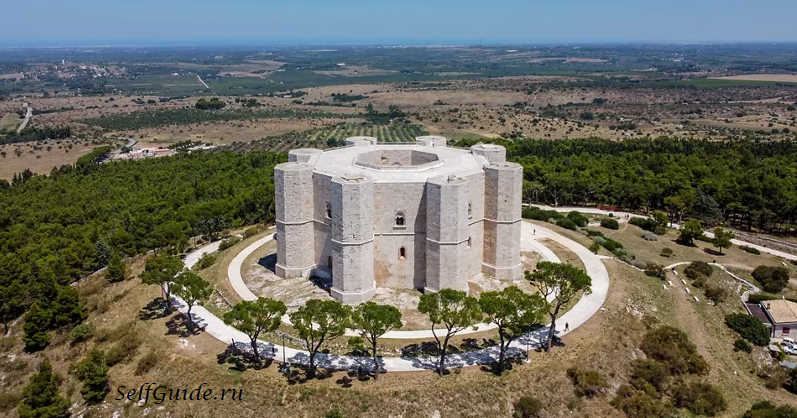 Замок Кастель-дель-Монте (Castel del Monte), Апулия
