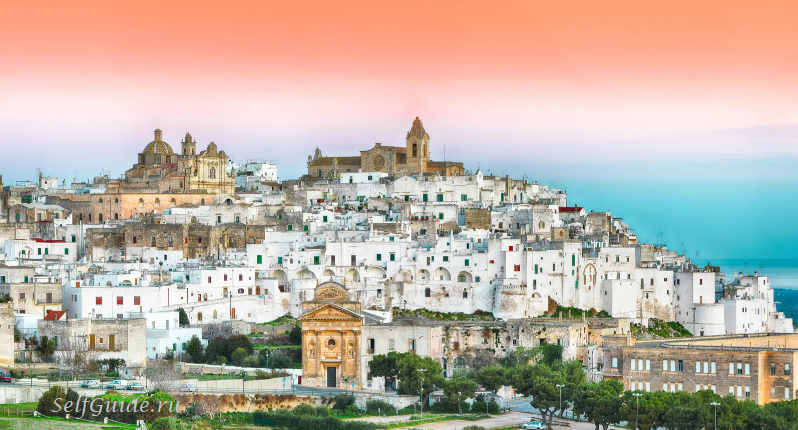 Остуни (Ostuni), регион Апулия, Италия