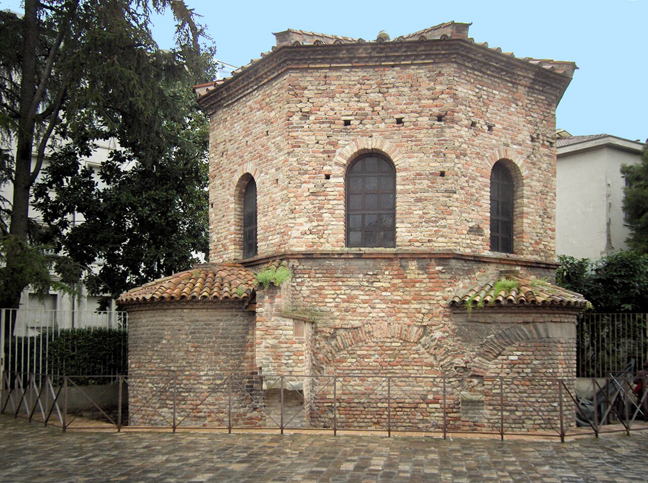 Баптистерий Ариан (Арианский баптистерий) в Равенне Баптистерий Ариан (Арианский баптистерий) в Равенне
