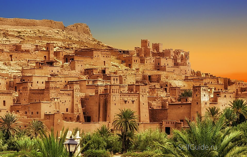 Айт-Бен-Хадду (Aït Ben Haddou) в Марокко — знамениый укреплённый ксар недалеко от Уарзазата.