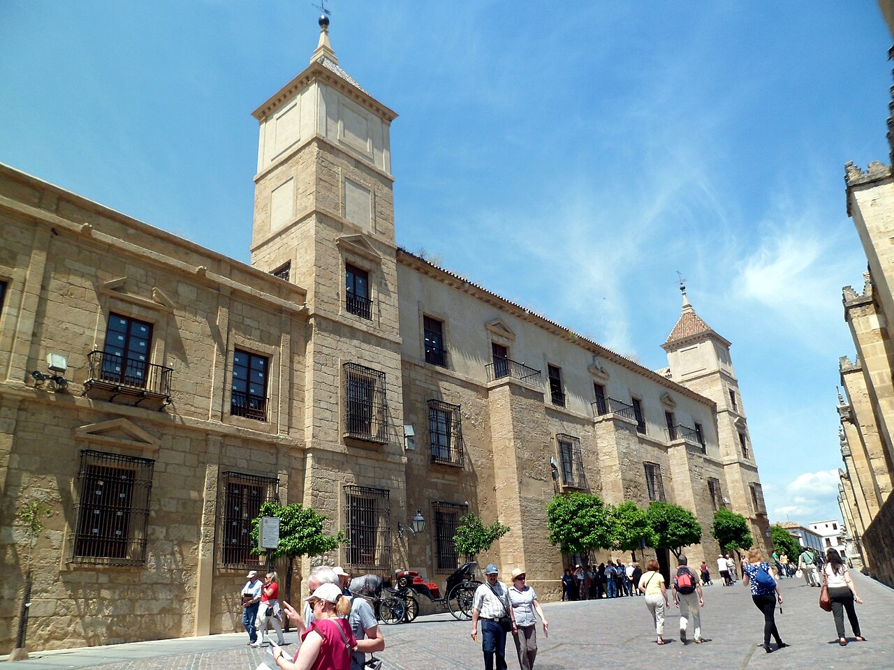 Palacio Episcopal - Маршрут по центру Кордовы (Cordoba): тур по главным достопримечательностям города с картой и описаниями. Лучший путеводитель по Кордове - бесплатно скачать что посмотреть в Кордове туристический маршрут по Кордове с картой Cordoba travel guide walking tour suggested itineraries city center Мескита (Mezquita) Alcazar Алькасар Еврейский квартал Jewish quarter