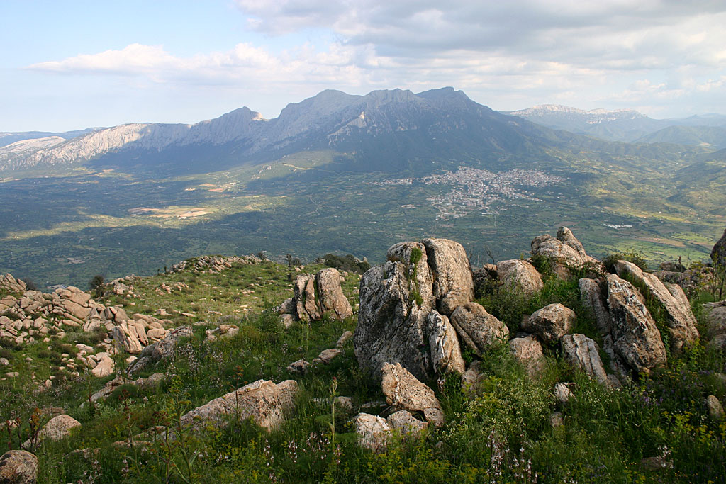 Олиена (Oliena), Сардиния, Италия