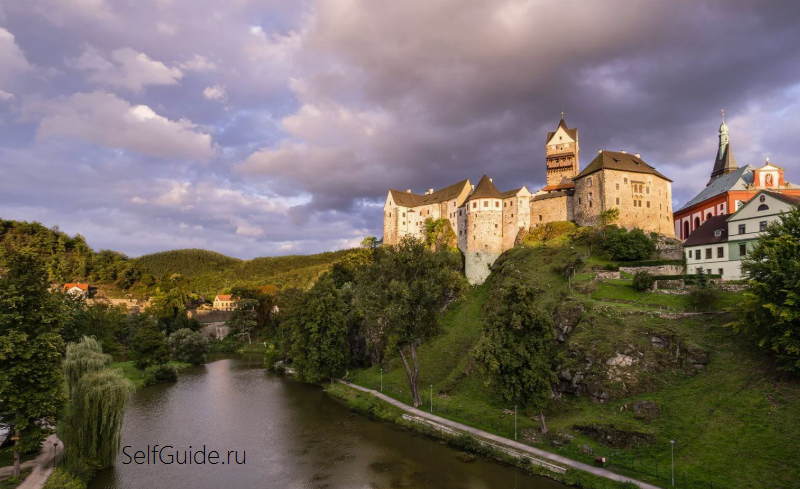 Hrad Loket В окрестностях Карловых Вар