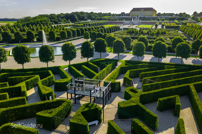 Замок Хоф (Schloss Hof) в окрестностях Вены, Австрия
